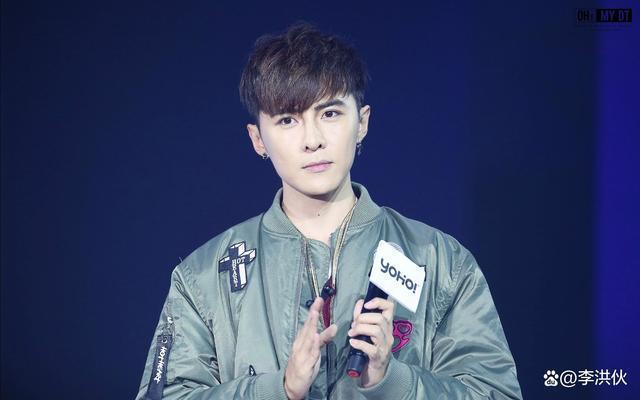 唐禹哲求完婚就塌房，11年前未婚生子立单身人设不结婚