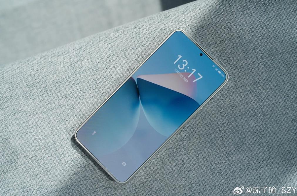 消息称魅族 21 手机白色版定位 4K 价位段，极窄四等边直屏