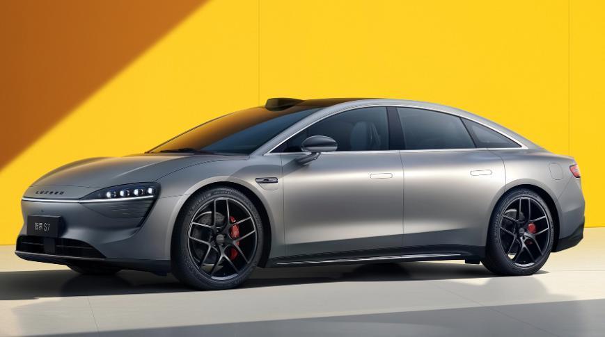 华为鸿蒙智行广州车展首次亮相，问界 M9、智界 S7 等车型参展