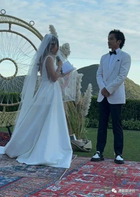 恭喜！38岁星二代与圈外女友低调结婚，76岁父亲高歌送祝福
