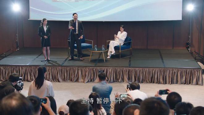 好家伙！《新闻女王》首播好评一片，2023年港剧天花板真的来了
