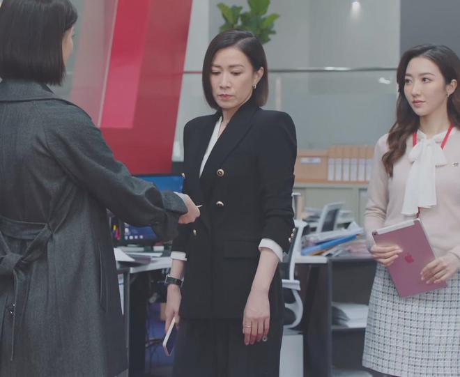 好家伙！《新闻女王》首播好评一片，2023年港剧天花板真的来了