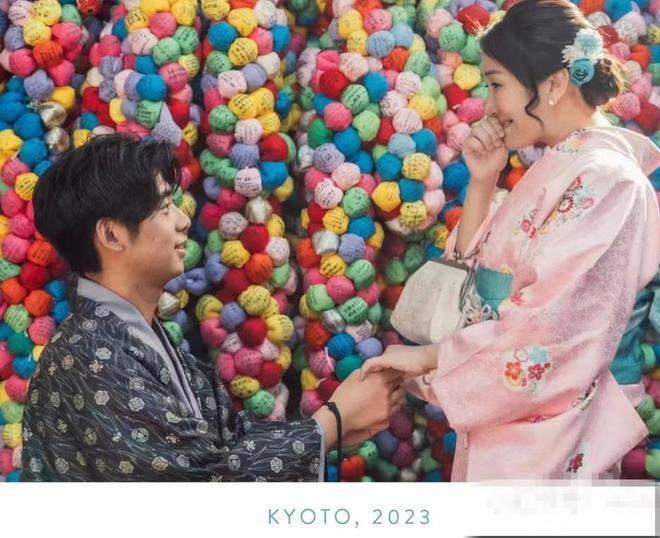 何超盈与小8岁老公秀恩爱，辛奇隆下跪哄老婆开心，甜蜜牵手亲吻