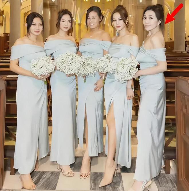 何超盈与小8岁老公秀恩爱，辛奇隆下跪哄老婆开心，甜蜜牵手亲吻