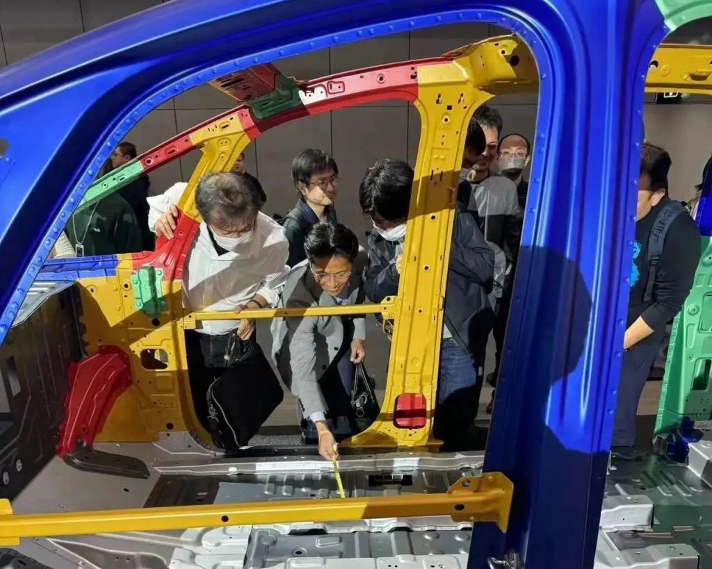 广州车展全是新车，但人多的只有国产车。