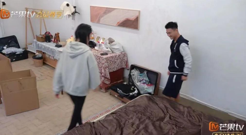 恭喜！三年抱俩，奖1亿，全网嘲的夫妻逆袭了？