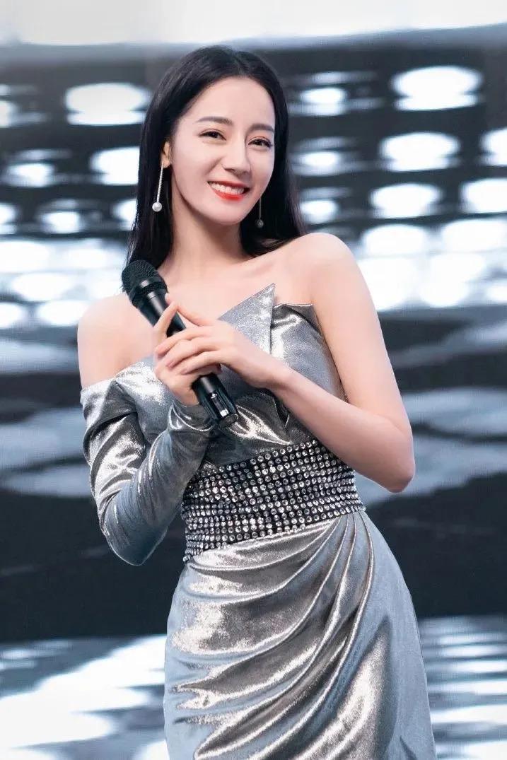 内娱第一普女，成功把Gucci穿成了地摊货