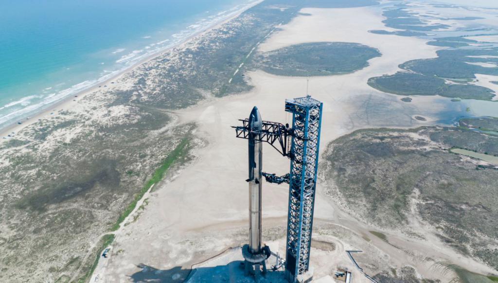 马斯克再战人类最强火箭，SpaceX 星舰第二次飞行测试发射升空