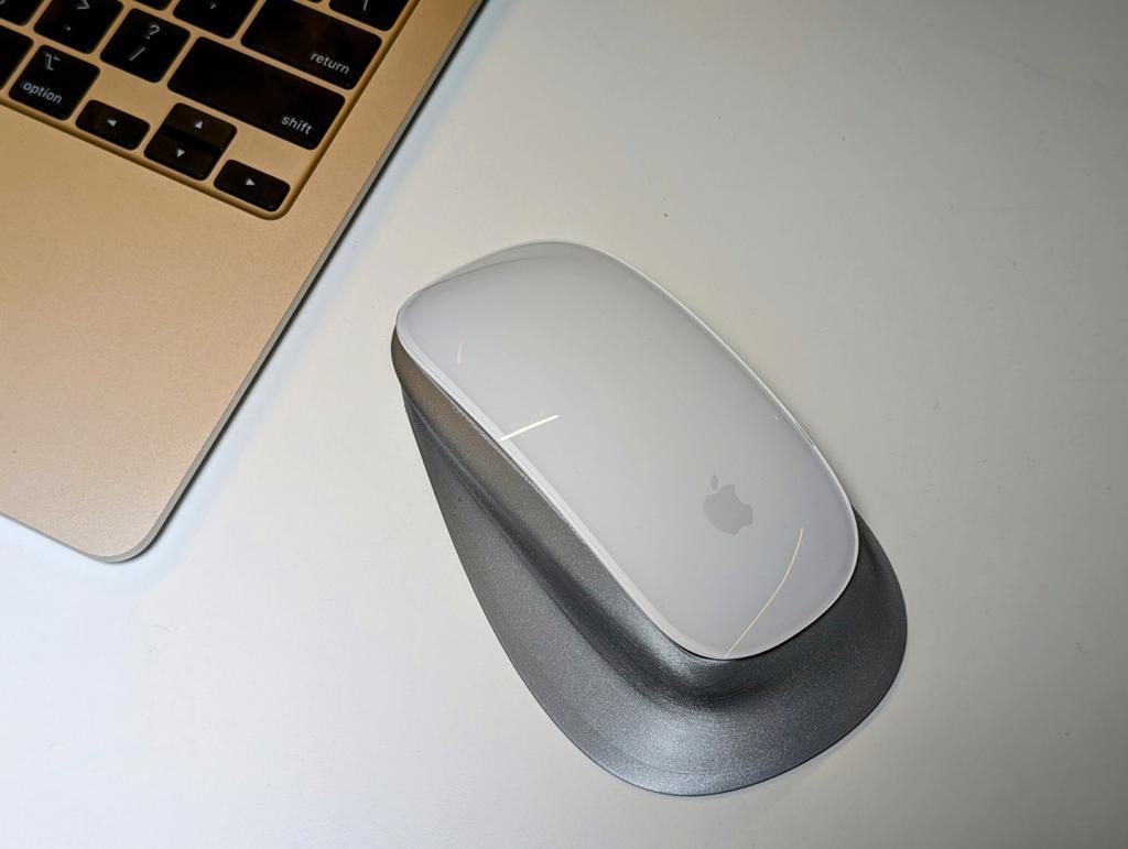 达人改造苹果妙控鼠标：换用 USB-C，端口位置调整至前端