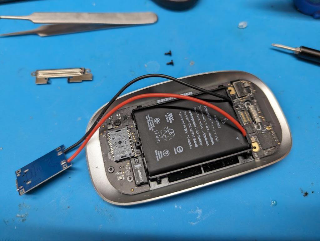 达人改造苹果妙控鼠标：换用 USB-C，端口位置调整至前端