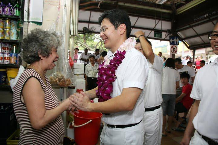 他，将接棒李显龙