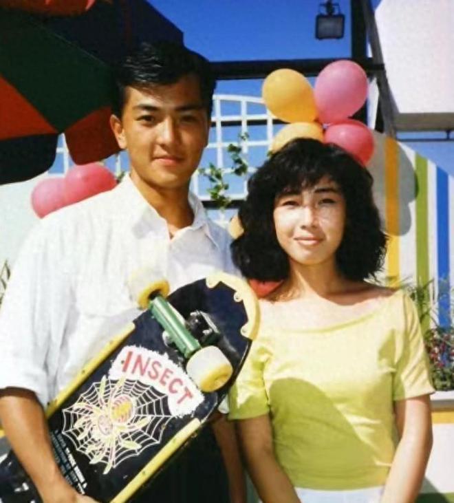 56岁郑伊健正式复出！穿搭朴实老态毕现，片场疑和导演起争执