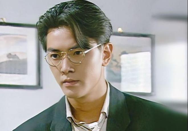 56岁郑伊健正式复出！穿搭朴实老态毕现，片场疑和导演起争执