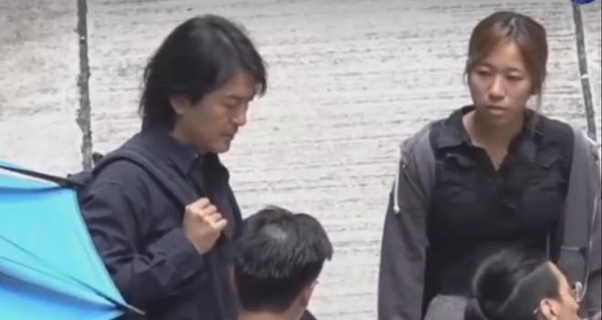 56岁郑伊健正式复出！穿搭朴实老态毕现，片场疑和导演起争执