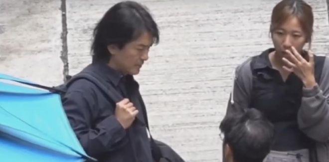 56岁郑伊健正式复出！穿搭朴实老态毕现，片场疑和导演起争执