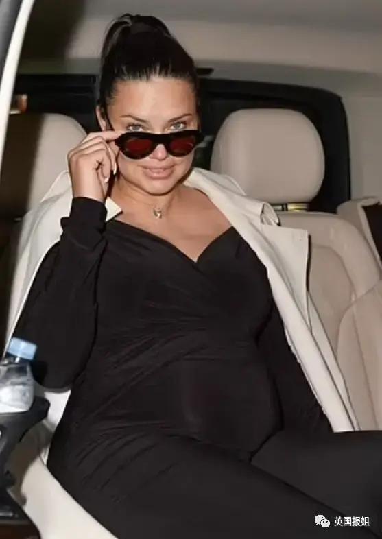 外网热议！维密最狂野性感超模“毁容”？最新照片面部爆肿大变样