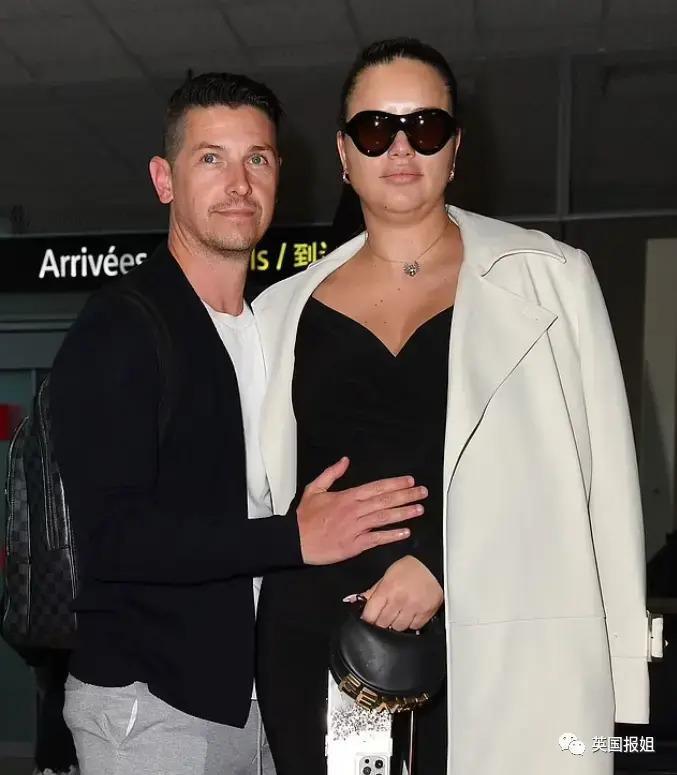 外网热议！维密最狂野性感超模“毁容”？最新照片面部爆肿大变样