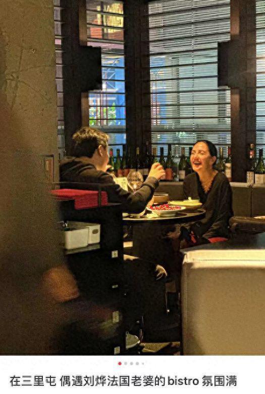 刘烨老婆安娜与好友聚会心情好 被网友偶遇