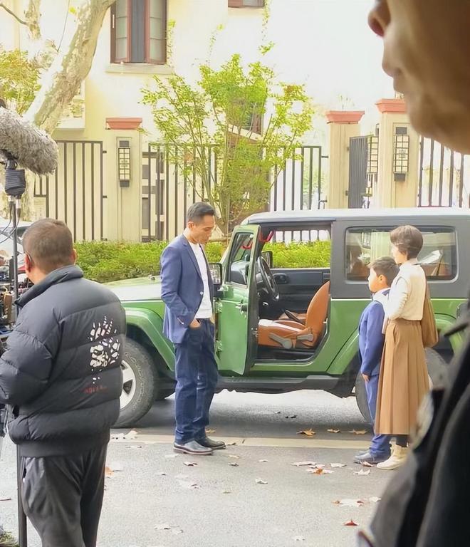 刘烨老婆安娜与好友聚会心情好 被网友偶遇