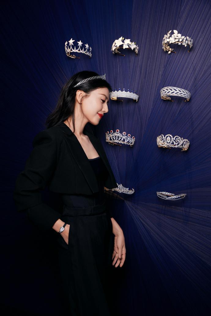 高圆圆珠宝大片释出 西装造型温婉大气