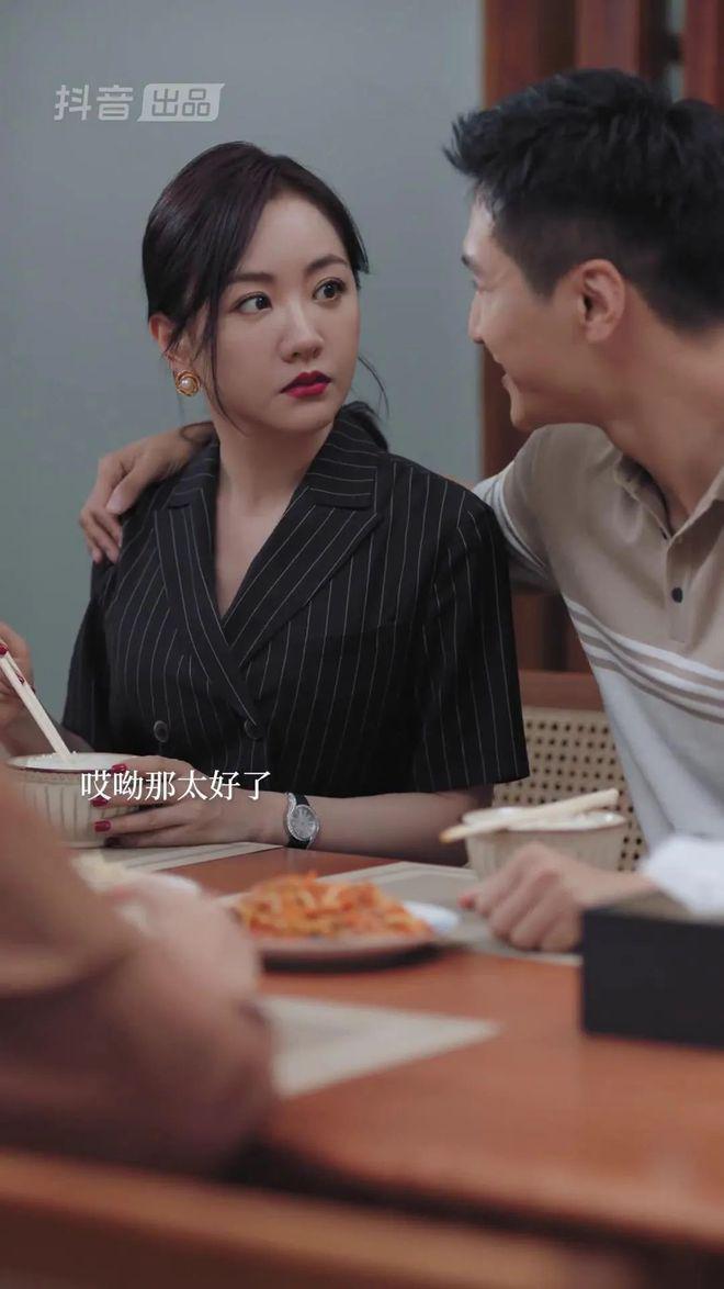 她也开始演短剧了，是无奈还是大势所趋？