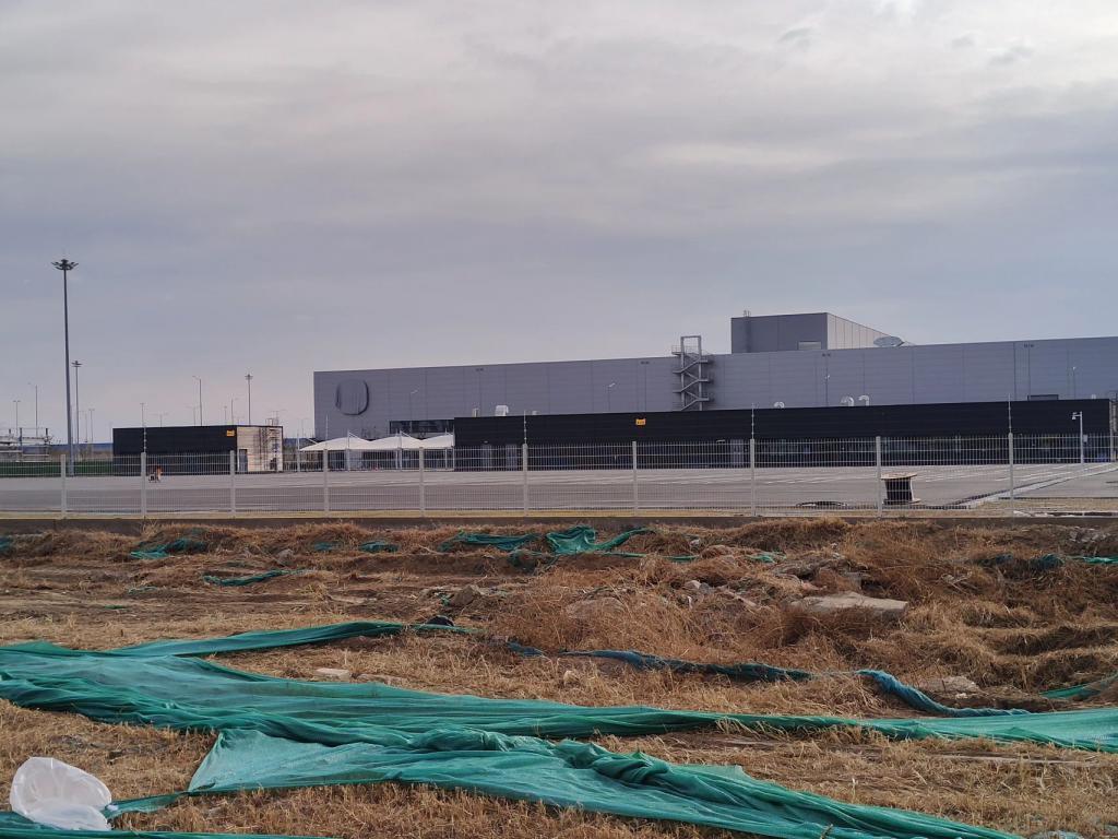 实拍小米汽车上路：激光雷达、黄色卡钳，年轻人的第一款轿跑？