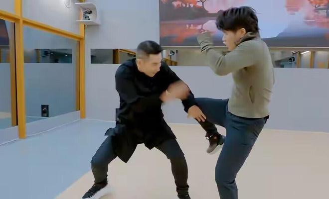 赵文卓帮女儿索要签名被张伟丽拒绝,张伟丽的回复够笑三天