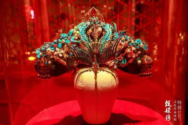 《甄嬛传》剧组12周年重聚：蓝盈莹状态好，张雅萌气质佳