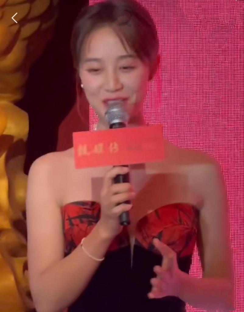 《甄嬛传》剧组12周年重聚：蓝盈莹状态好，张雅萌气质佳