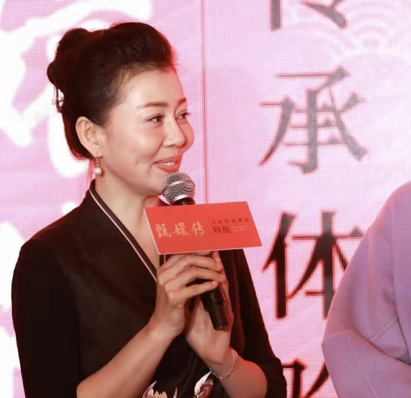 《甄嬛传》剧组12周年重聚：蓝盈莹状态好，张雅萌气质佳