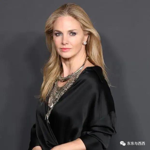 王储出轨名媛被曝光，47岁金发美女是贵族圈海后，一路迷倒名流