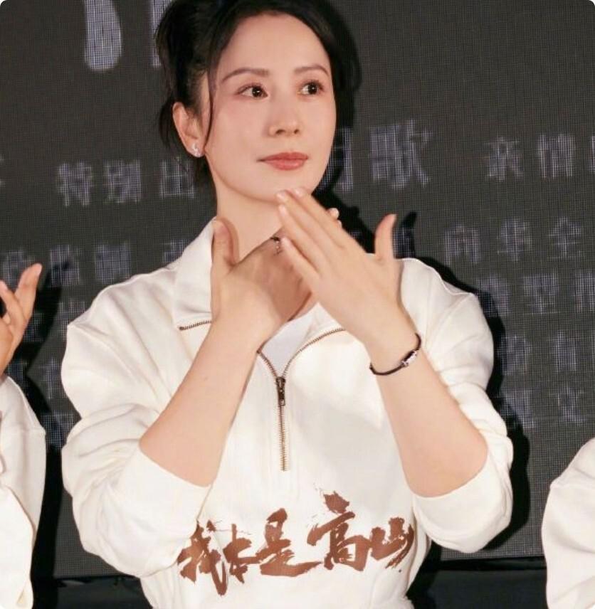 当众“卖惨”，得罪半个娱乐圈，海清又靠演技大火了
