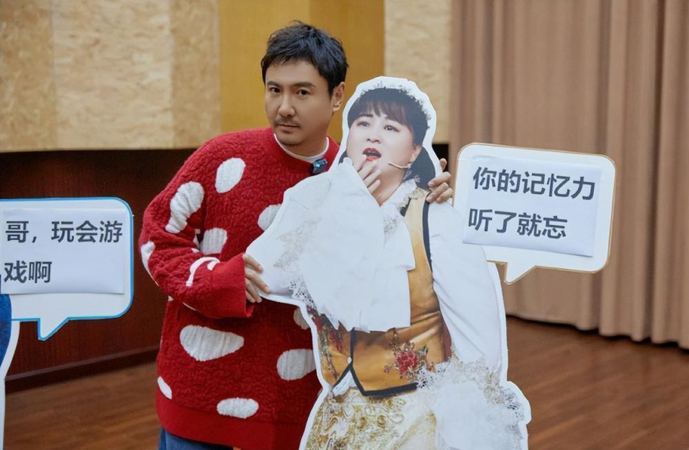 《王牌对王牌8》变拼盘音乐会，时代少年团唱主角，可惜了关晓彤唐嫣的妆造