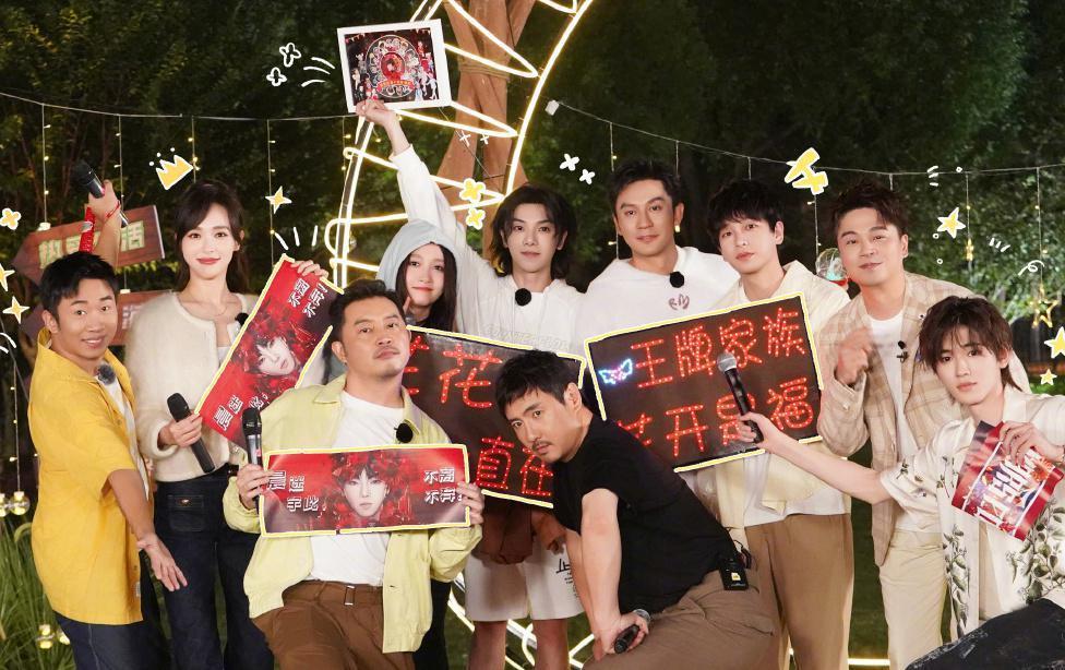 《王牌对王牌8》变拼盘音乐会，时代少年团唱主角，可惜了关晓彤唐嫣的妆造