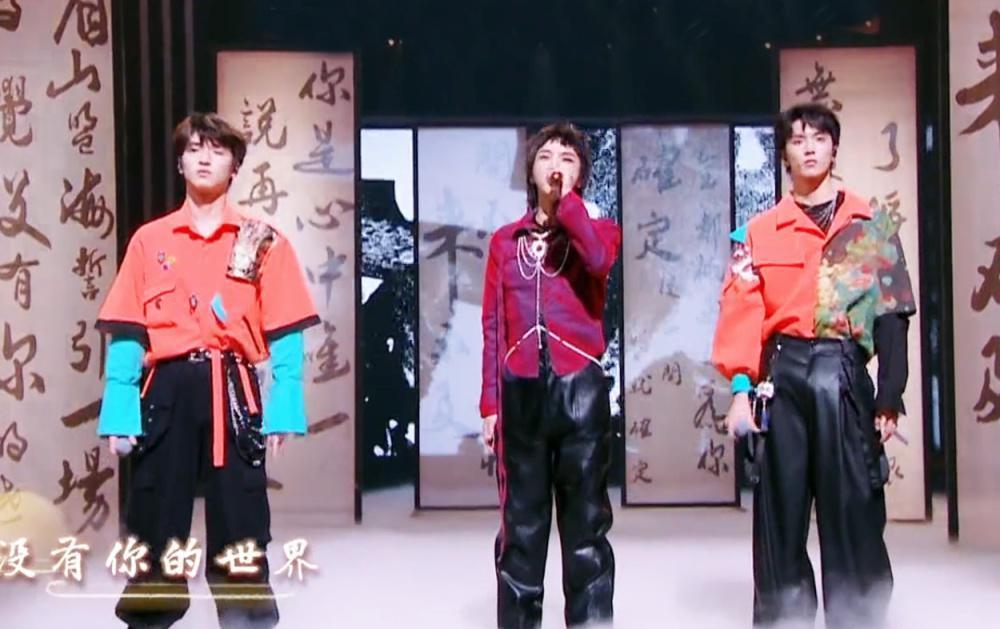 《王牌对王牌8》变拼盘音乐会，时代少年团唱主角，可惜了关晓彤唐嫣的妆造