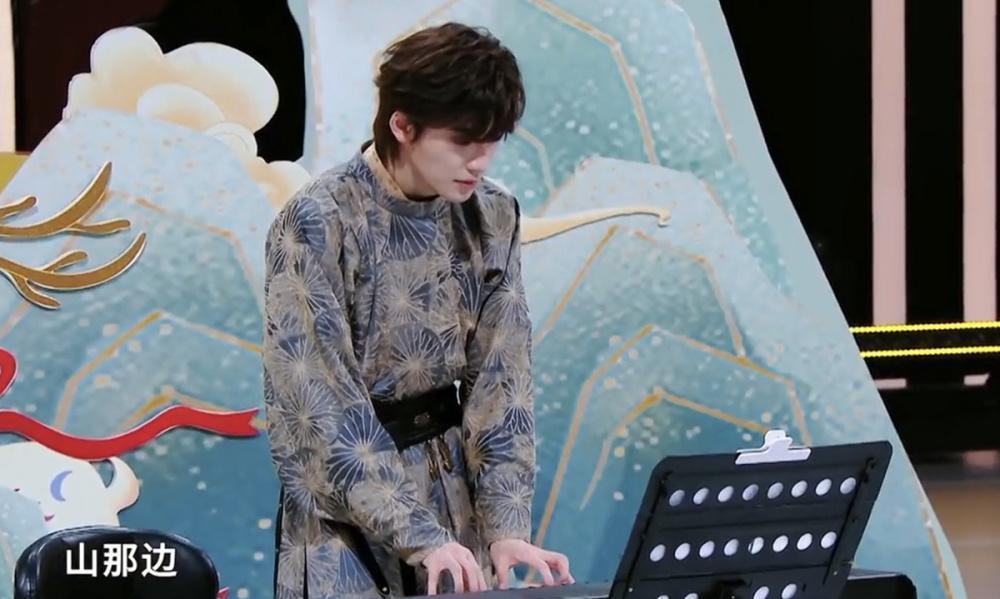 《王牌对王牌8》变拼盘音乐会，时代少年团唱主角，可惜了关晓彤唐嫣的妆造