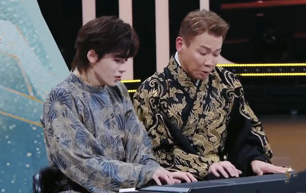 《王牌对王牌8》变拼盘音乐会，时代少年团唱主角，可惜了关晓彤唐嫣的妆造