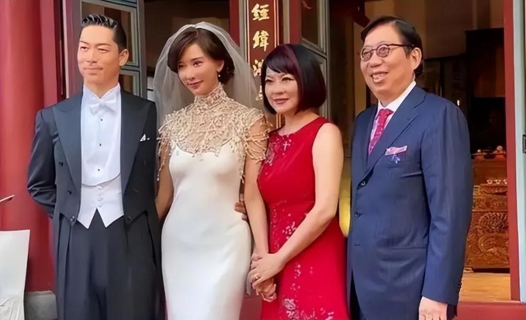 林志玲近照曝光，身材发福变臃肿，49岁蜕变成家庭主妇