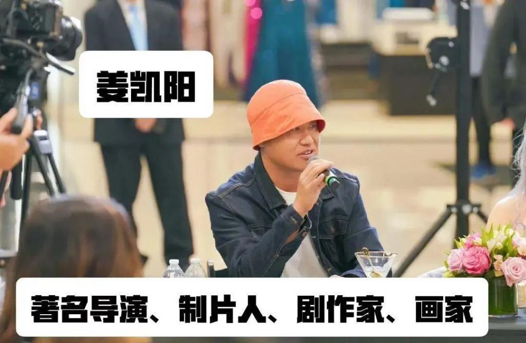 “可云”徐露近照曝光，皮肤紧致气质优雅，19岁女儿欲出道当导演