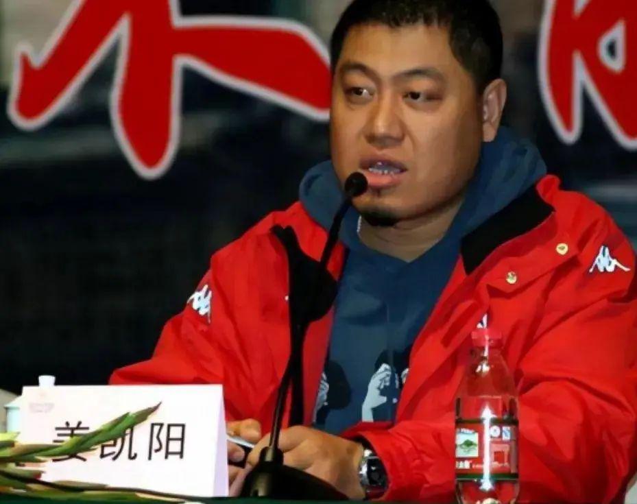 “可云”徐露近照曝光，皮肤紧致气质优雅，19岁女儿欲出道当导演