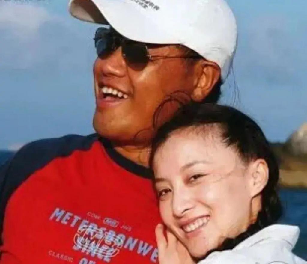 “可云”徐露近照曝光，皮肤紧致气质优雅，19岁女儿欲出道当导演