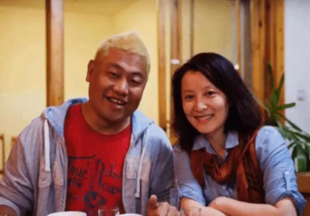 “可云”徐露近照曝光，皮肤紧致气质优雅，19岁女儿欲出道当导演