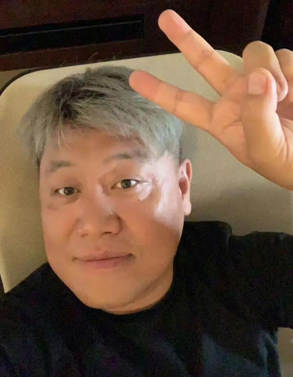 “可云”徐露近照曝光，皮肤紧致气质优雅，19岁女儿欲出道当导演