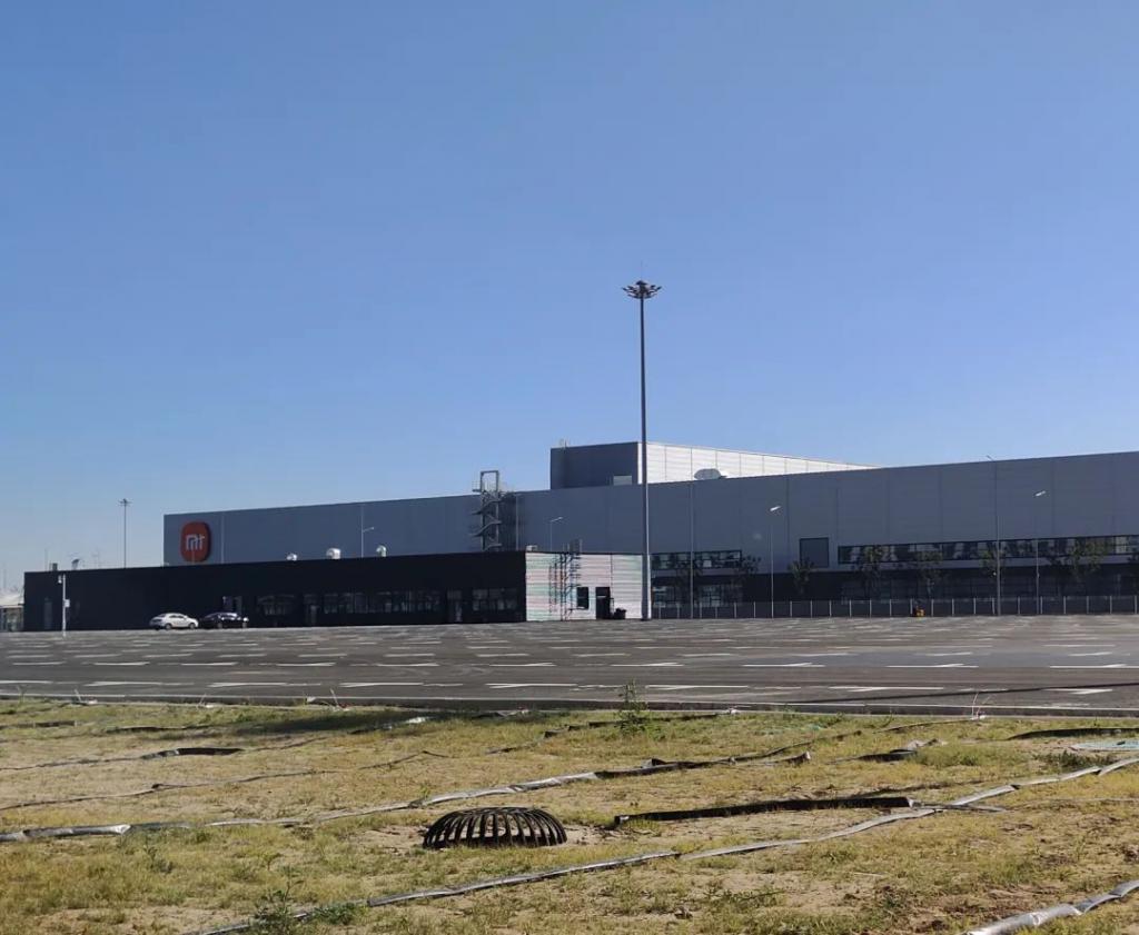 实拍小米汽车上路：激光雷达、黄色卡钳，年轻人的第一款轿跑？