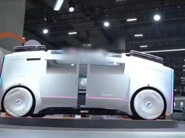 滴滴展示无人驾驶概念车：内置机械臂，可帮用户提行李、递水