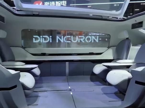 滴滴展示无人驾驶概念车：内置机械臂，可帮用户提行李、递水