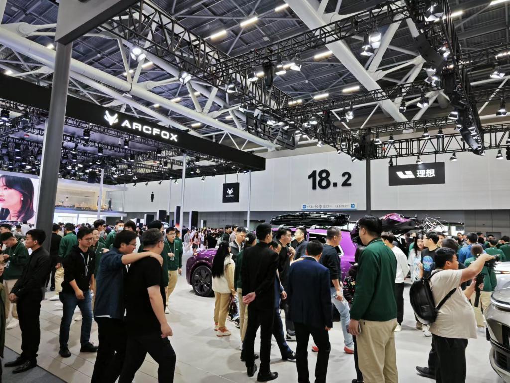 车展请的车模，已经吸引不了专业观众