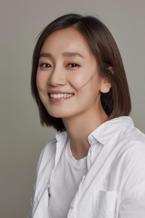 46岁黄晓明参加学妹婚礼！北影校花董晴美艳动人