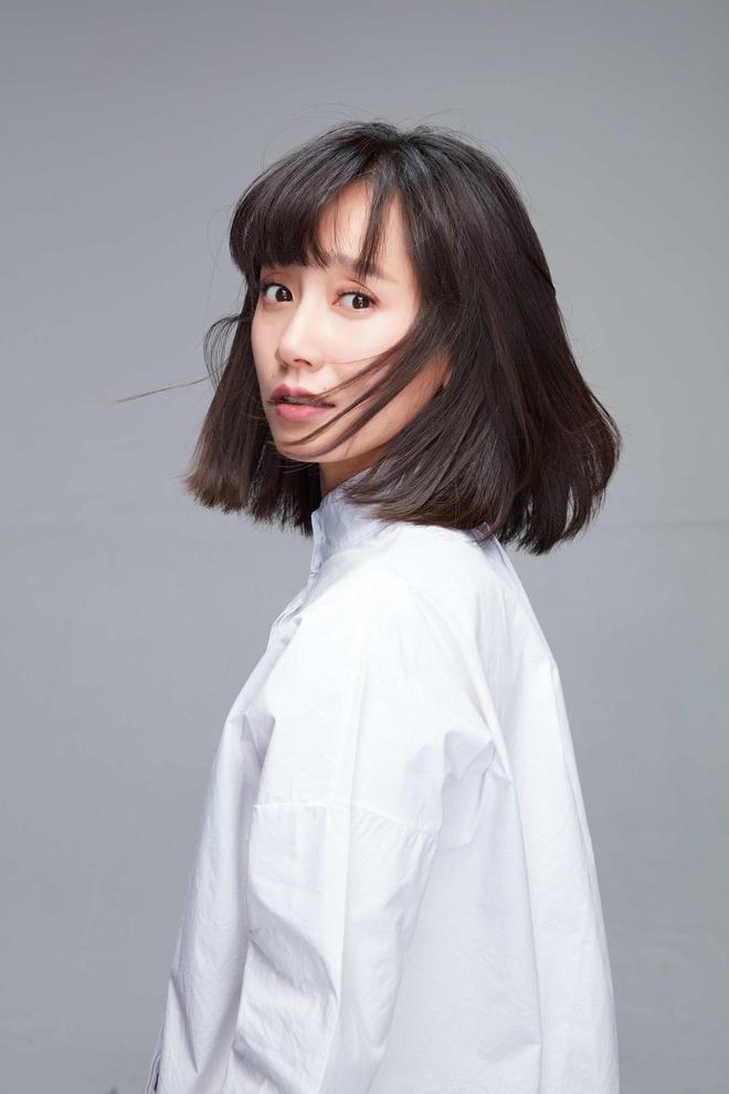 46岁黄晓明参加学妹婚礼！北影校花董晴美艳动人