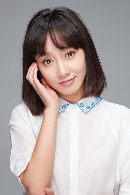 46岁黄晓明参加学妹婚礼！北影校花董晴美艳动人